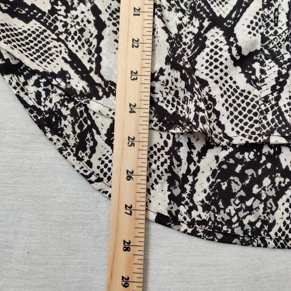 VIOLET & Claire Women's Button Down Shirt Size Medium Snakeskin Blouse - Picture 8 of 11